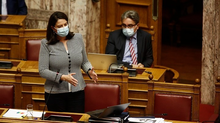 Συζήτηση του ν/σ για την τριτοβάθμια εκπαίδευση: Απαντήσεις της Ν. Κεραμέως στις παρατηρήσεις Γεννηματά-Βαρουφάκη