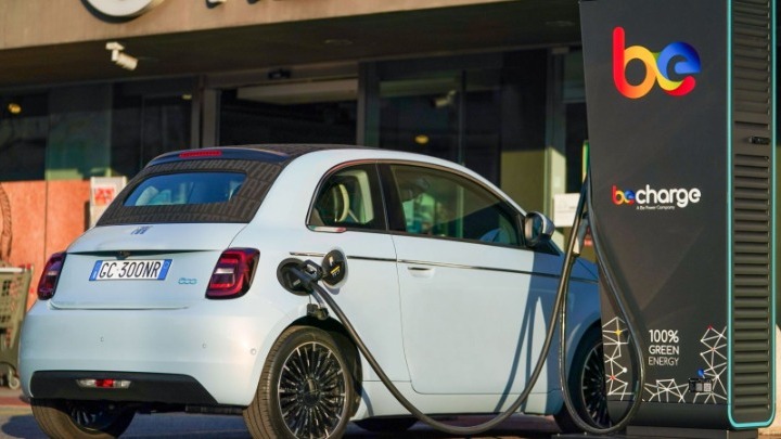 To ηλεκτρικό Fiat 500 θα μπορεί να συνδέεται με το ηλεκτρικό δίκτυο παρέχοντας ενέργεια από την μπαταρία του, έναντι αμοιβής για τον κάτοχο