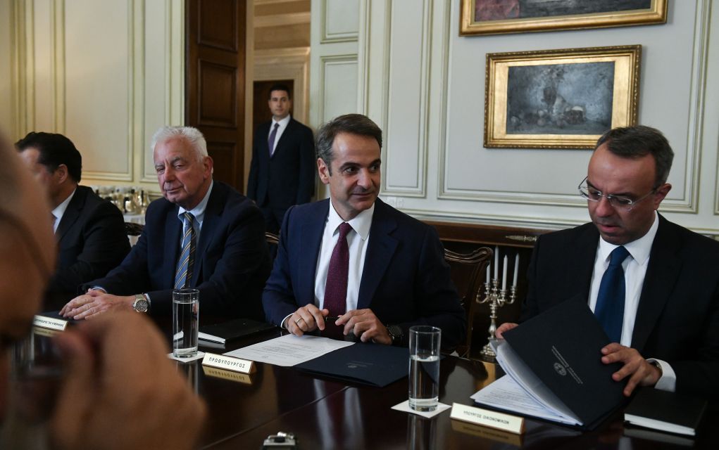 “Καρότο και μαστίγιο” από την Ε.Ε. για την ελληνική οικονομία