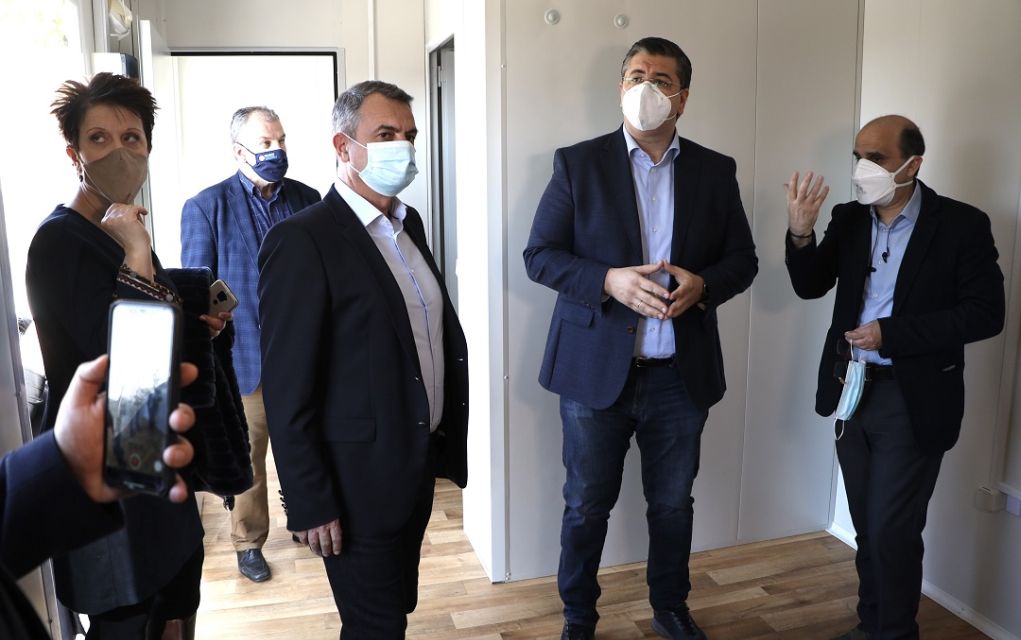 Π.Κ.Μ.: Παραδόθηκαν 40 οικίσκοι για τεστ κορονοϊού στα νοσοκομεία της Κεντρ. Μακεδονίας