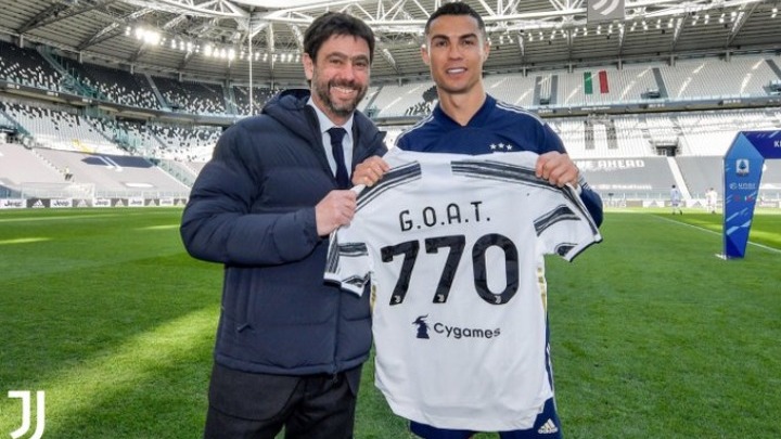 Ο Ανιέλι βράβευσε τον «GOAT» Ρονάλντο
