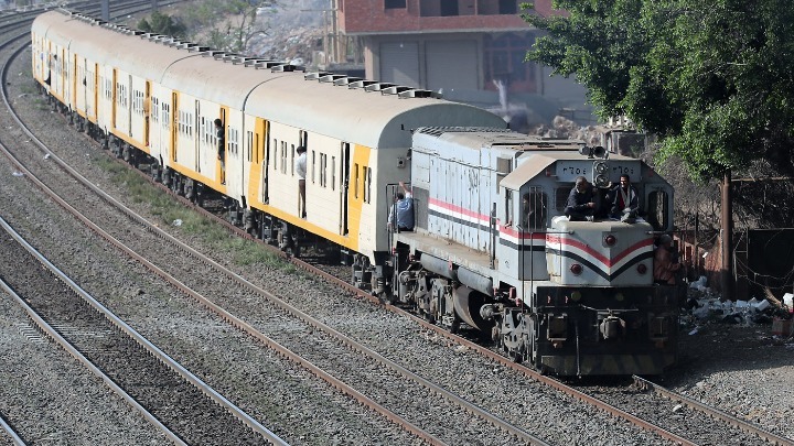 Θρήνος στην Αίγυπτο: 32 νεκροί και 66 τραυματίες από τη σύγκρουση δύο τρένων