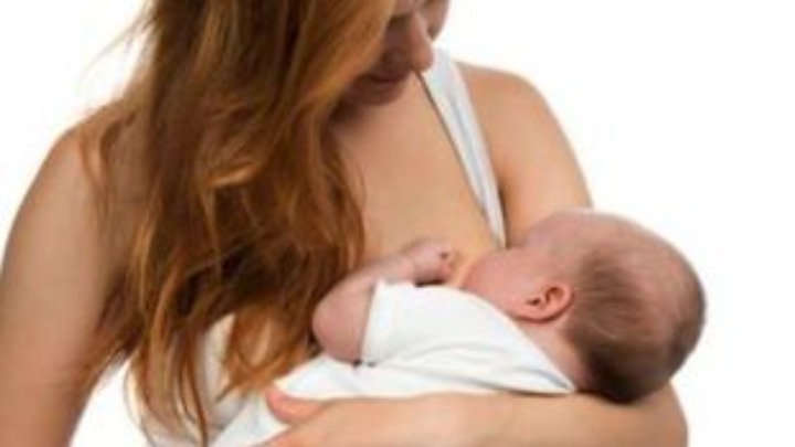 Αντισώματα περνάνε από την εμβολιασμένη μητέρα στο μητρικό γάλα