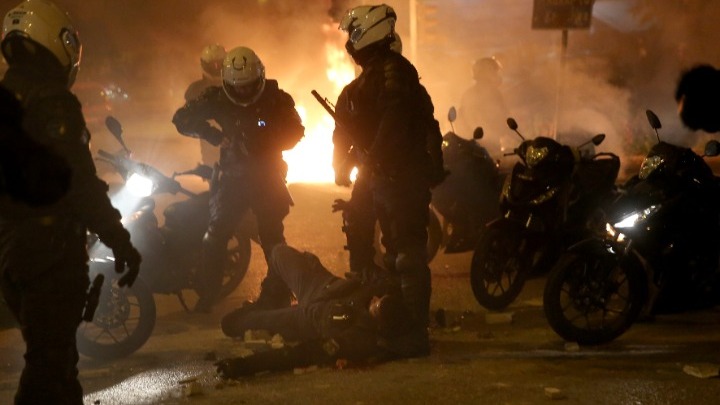 Νέα Σμύρνη: Απολογείται ο βασικός κατηγορούμενος για την επίθεση στον Αστυνομικό