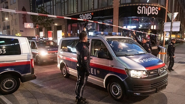 Χιλιάδες διαδήλωσαν στη Βιέννη εναντίον των περιοριστικών μέτρων