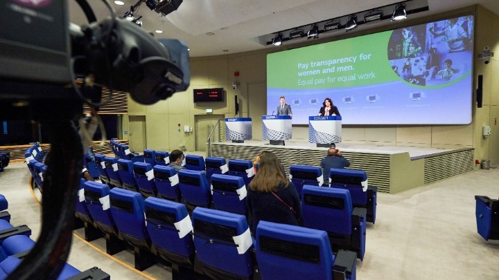 ΕΕ: Επιβολή προστίμων σε περιπτώσεις παραβίασης της μισθολογικής ισότητας ανδρών και γυναικών