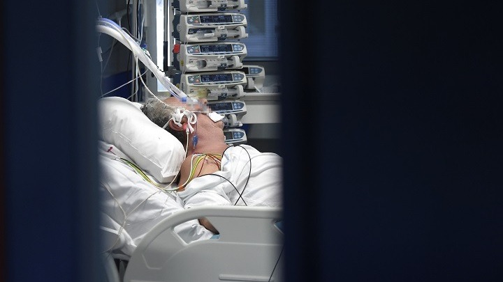 Γαλλία-Covid-19: Ο αριθμός των ασθενών στις ΜΕΘ ξεπέρασε την κορύφωση του δεύτερου κύματος της πανδημίας