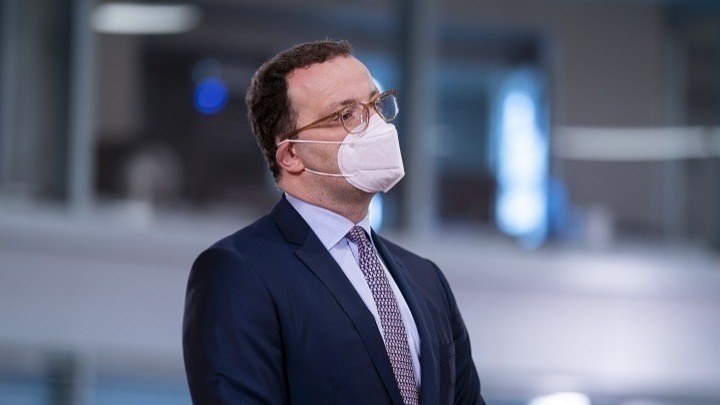 Γερμανία: Ο υπ. Υγείας Γενς Σπαν στο στόχαστρο