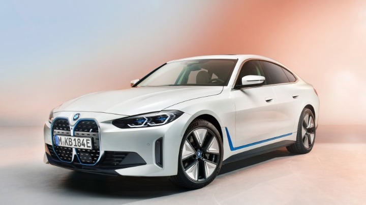 H BMW έδωσε στη δημοσιότητα την ηλεκτρική i4