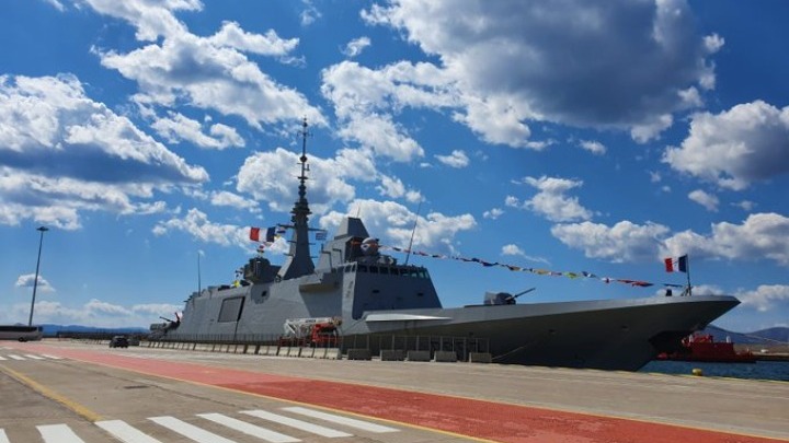 Στον Πειραιά η γαλλική φρεγάτα Languedoc