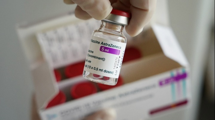 Δίνουν εμβόλια σε φτωχές χώρες οι Pfizer, Moderna και J & J.