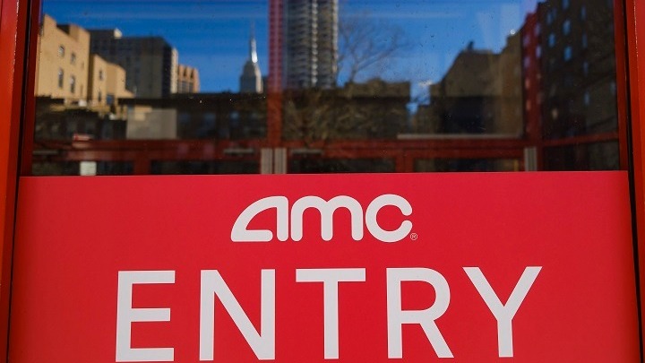 «Καλό το Netflix αλλά τίποτα δεν φτάνει την ατμόσφαιρα του σινεμά» – Προβολές σε σινεμά της Ν. Υόρκης ένα χρόνο μετά