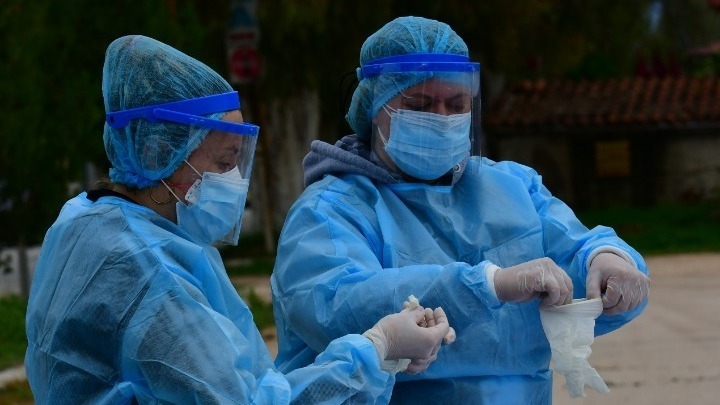 Καπραβέλος: «Πέσαμε αυτή τη βδομάδα στα κρούσματα, αλλά δεν χρειάζεται να είμαστε βιαστικοί» (vid)