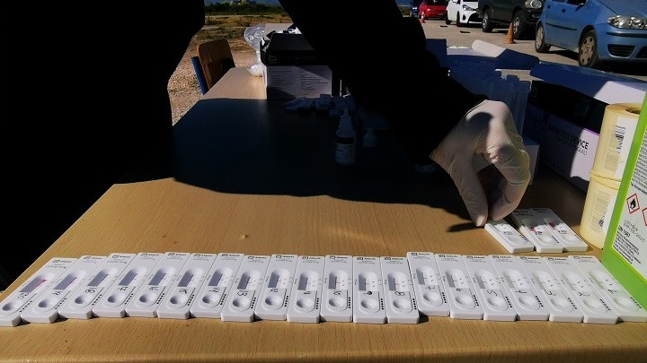 Κορονοϊός: 2.405 νέα κρούσματα και 49 νέοι θάνατοι