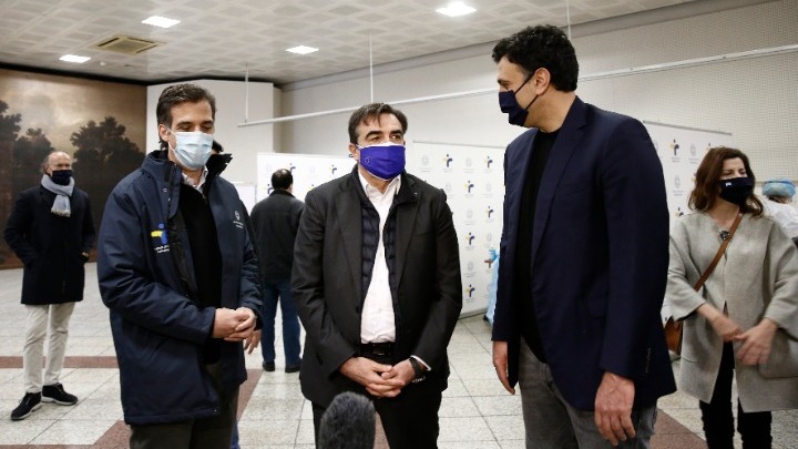 Μ. Σχοινάς: Η Ελλάδα κάνει ένα θαύμα – Β. Κικίλιας: Παρακολουθούμε το θέμα των μεταλλάξεων
