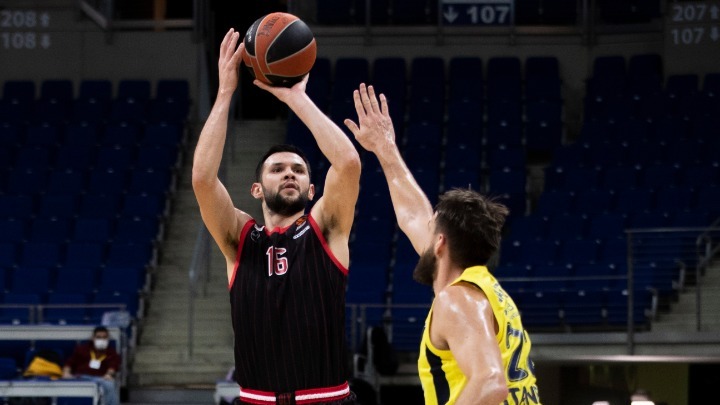 «Νυστέρι» για Παπανικολάου