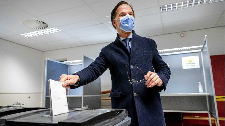 Ολλανδία: Επικρατεί στις εκλογές ο Μαρκ Ρούτε