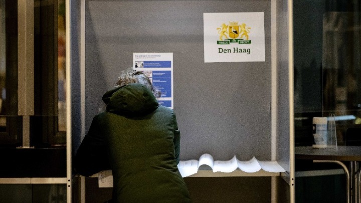 Ολλανδία: Στις κάλπες οι πολίτες για την τελευταία ημέρα των βουλευτικών εκλογών