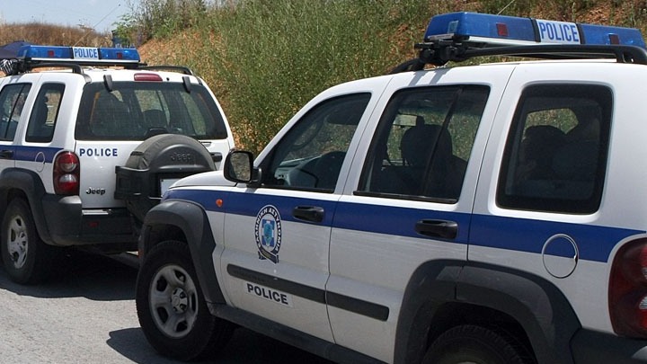 Πάτρα: 17 μολότοφ κρυμμένες σe Δασύλλιο βρήκε η αστυνομία
