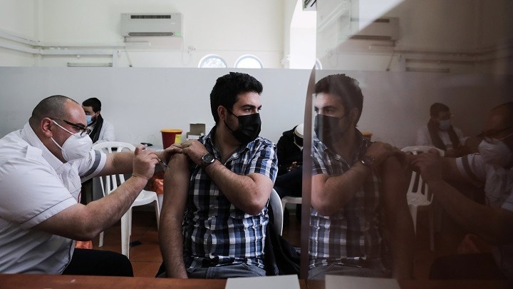 Περισσότεροι από τους μισούς Ισραηλινούς έχουν ήδη λάβει και τις δύο δόσεις εμβολίου κατά της COVID-19