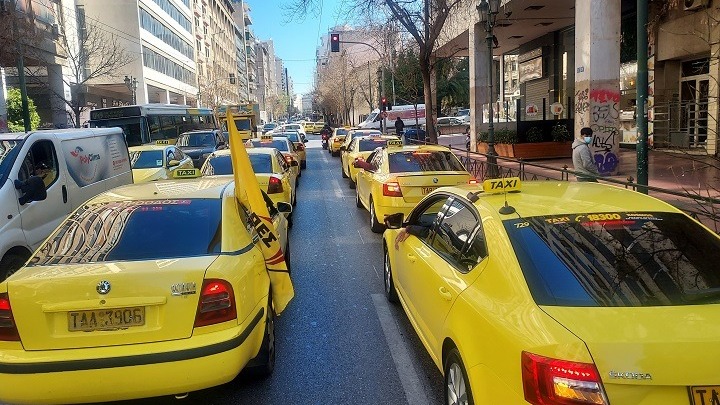Συνάντηση Πανελλήνιας Ομοσπονδίας Ταξί (ΠΟΕΙΑΤΑ) με τον υπουργό Οικονομικών