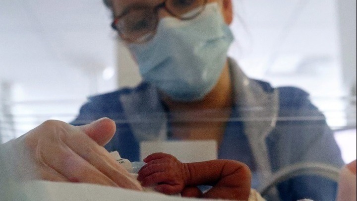 COVID-19: Τα νεότερα δεδομένα της νόσου στα νεογνά