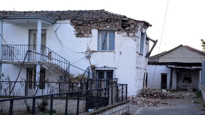 Θεσσαλία: Ολοκληρώθηκε ο πρωτοβάθμιος έλεγχος κτιρίων που επλήγησαν από τον σεισμό – 1.820 σπίτια ακατάλληλα