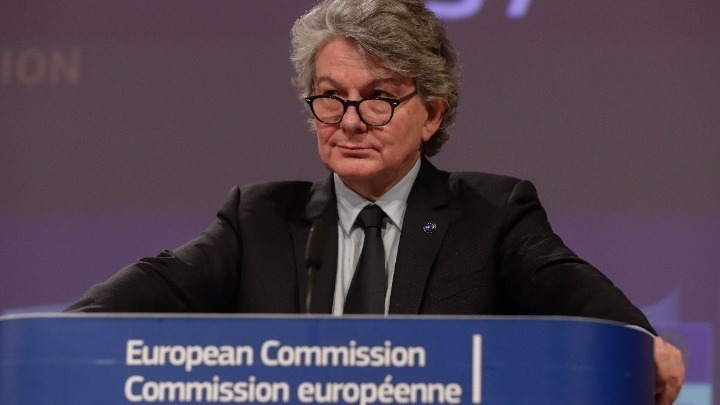 Μπρετόν: «Πράσινο διαβατήριο» πριν από τον Ιούνιο