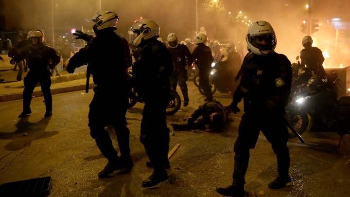Συγκλονιστική κατάθεση του 28χρονου αστυνομικού στην ανακρίτρια: “Τα χτυπήματα μειώθηκαν όταν θεώρησαν ότι… είχα πεθάνει”