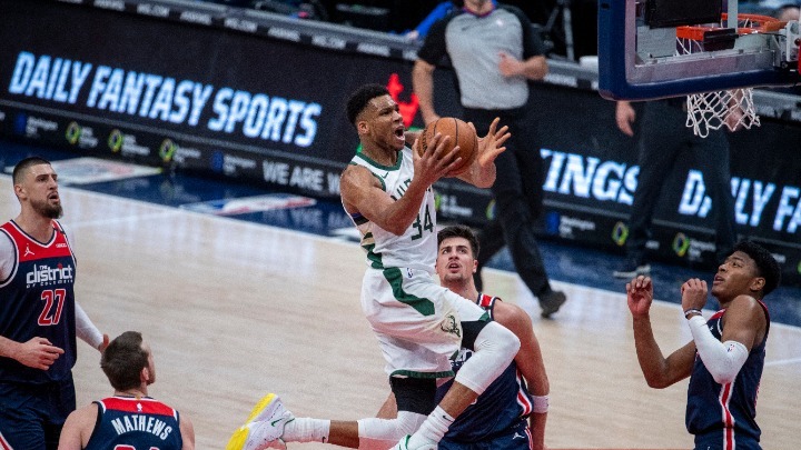 Ξανά… τριπλός Giannis και νίκη για τους Μπακς