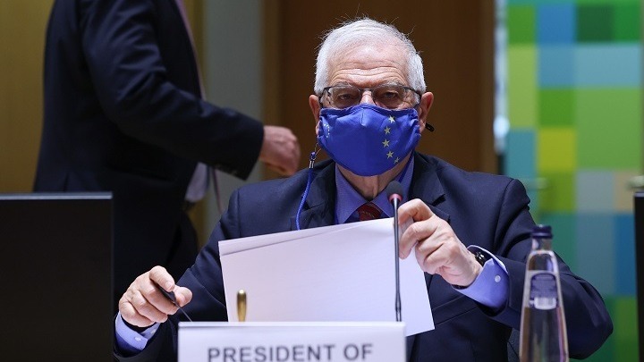 Ζ. Μπορέλ: “Η Ρωσία γίνεται όλο και περισσότερο μια απολυταρχική χώρα”