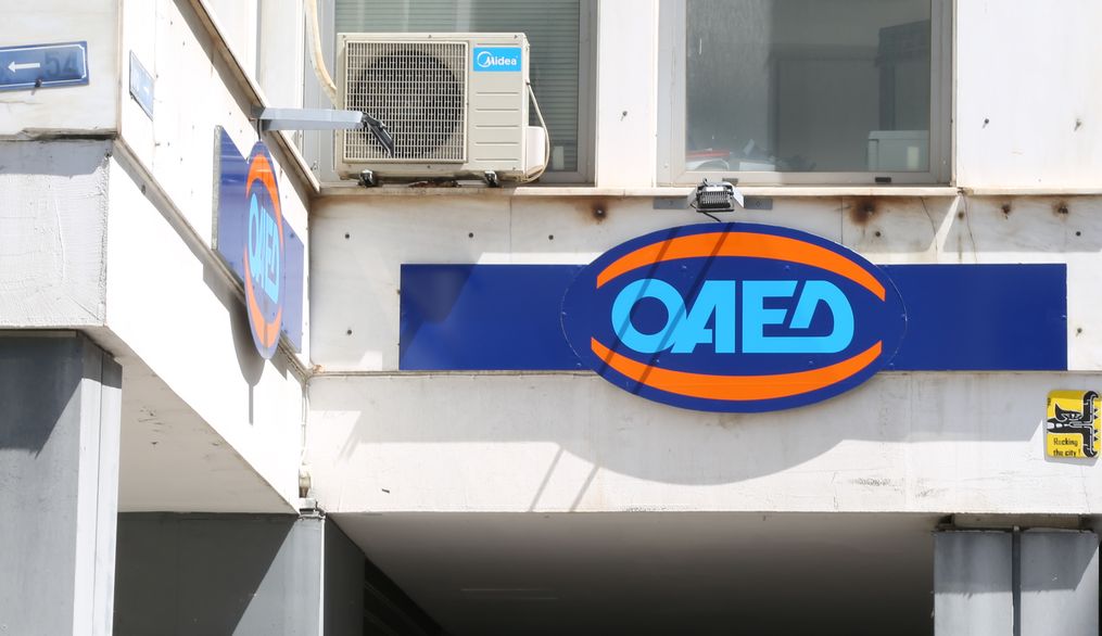 ΟΑΕΔ: Την Τρίτη η καταβολή των 400 ευρώ σε ελεύθερους επαγγελματίες και επιστήμονες