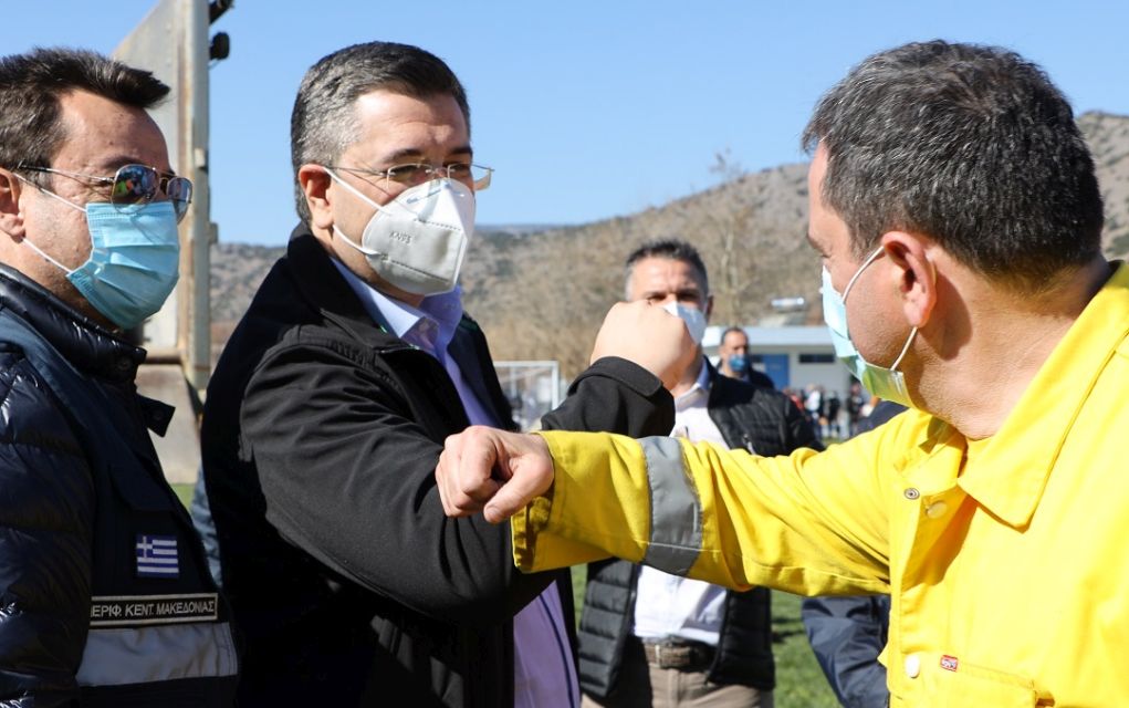 Επίσκεψη Τζιτζικώστα στις σεισμόπληκτες περιοχές της Θεσσαλίας – Δωρεά 50 σκηνών