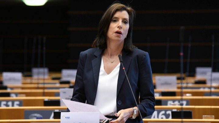 Ασημακοπούλου και Κεφαλογιάννης δεν ψήφισαν το κείμενο που αφορά στις ΛΟΑΤΚΙ οικογένειες