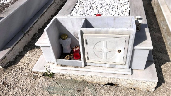 Θεσσαλονίκη: Έκλεψαν 45 καντήλια από μνήματα και προκάλεσαν καταστροφές στα Κοιμητήρια Πεύκων