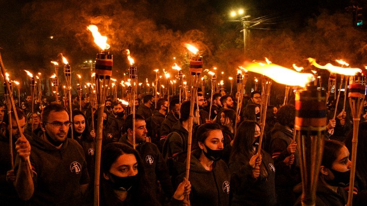 Αρμενία: Σχεδόν 10.000 άνθρωποι σε πορεία-φόρο τιμής στα θύματα της Γενοκτονίας