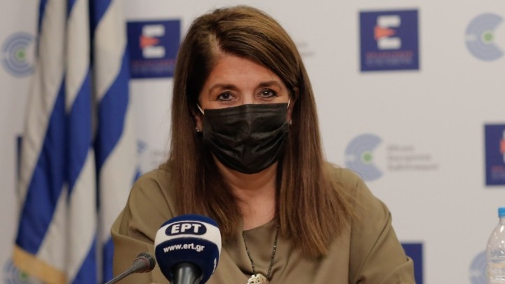 «Καμπανάκι» από το υπουργείο Υγείας: Η Όμικρον είναι ήδη παντού – Κίνδυνος να νοσήσουν και οι εμβολιασμένοι