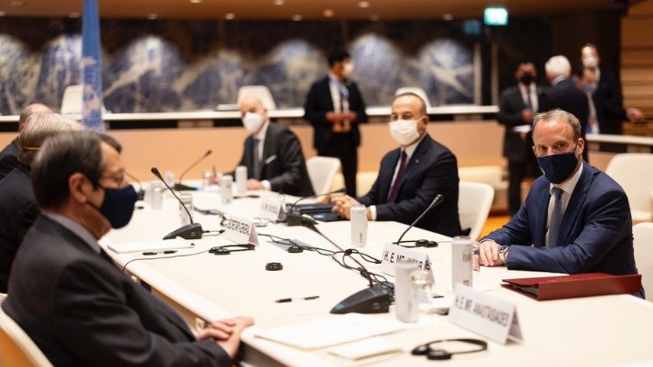 Βρετανός ΥΠΕΞ για την Άτυπη Πενταμερή: «Η Μ. Βρετανία θα συνεχίσει να εργάζεται για την διευθέτηση του Κυπριακού»