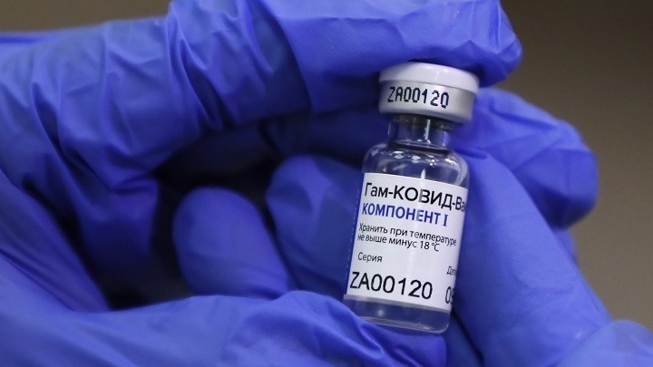 Εμβολιασμοί: Από σήμερα τρία διαθέσιμα εμβόλια για τους 18 – 24 ετών