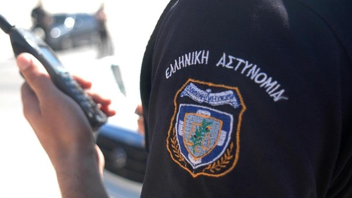 Επιχείρηση της αστυνομίας στην οδό Βεάκη στο Περιστέρι