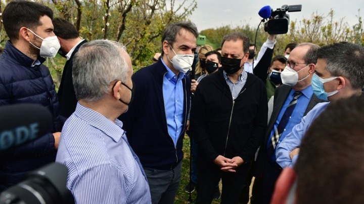 Μητσοτάκης από Σπαθοβούνι: “Με ακρίβεια η καταγραφή ζημιών, με ταχύτητα και δικαιοσύνη η αποζημίωση των παραγωγών”