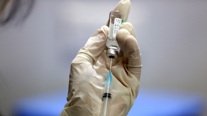 Αυστραλία: Συνεχίζει τους εμβολιασμούς με AstraZeneca