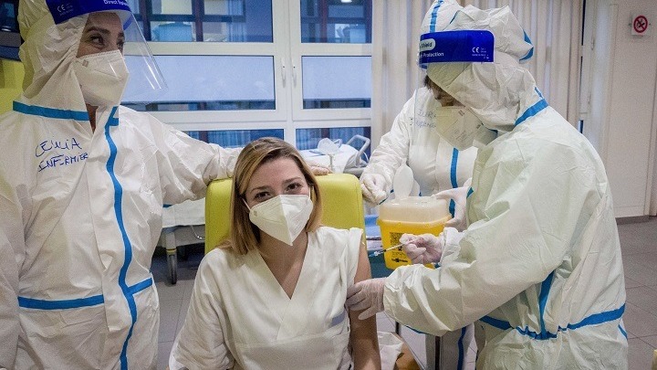 Ιταλία: Πάνω από 6 εκατ. επιπλέον δόσεις του εμβολίου της Pfizer
