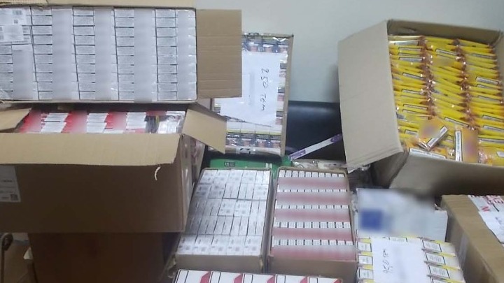 Σύλληψη δύο ατόμων για παράνομη διακίνηση λαθραίων καπνικών προϊόντων