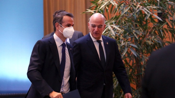 Συνάντηση Μητσοτάκη – Δένδια ενόψει της αυριανής επίσκεψης στην Τουρκία