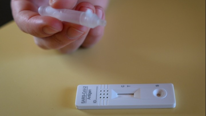 Θεσσαλονίκη: Διπλασιάστηκε σε ένα μήνα η ζήτηση σε rapid και self tests στα φαρμακεία