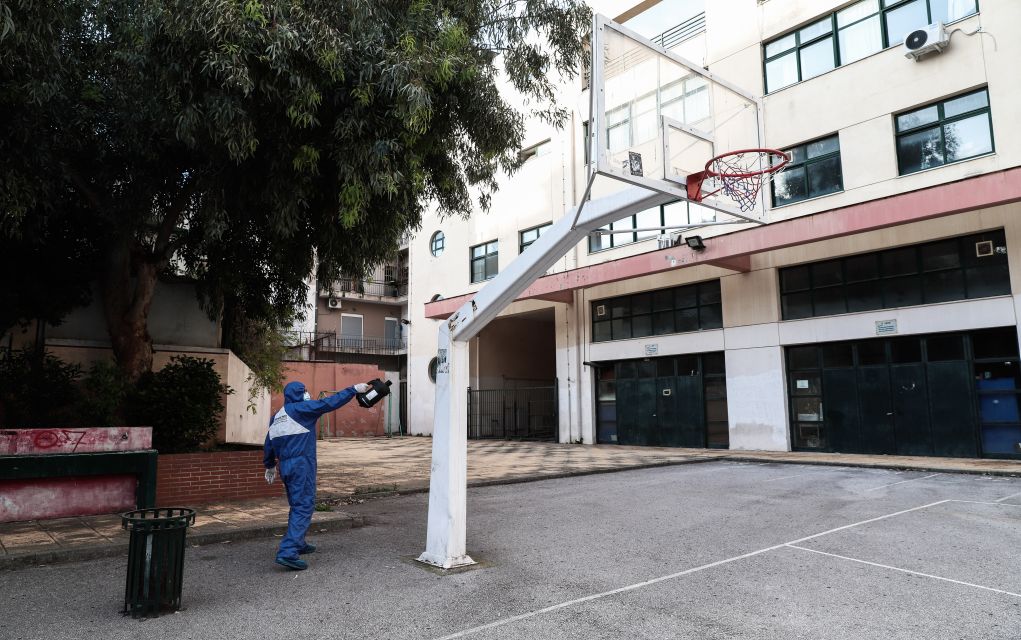 Δήμος Αθηναίων: Σχολαστικές απολυμάνσεις στα κτιριακά συγκροτήματα των Λυκείων