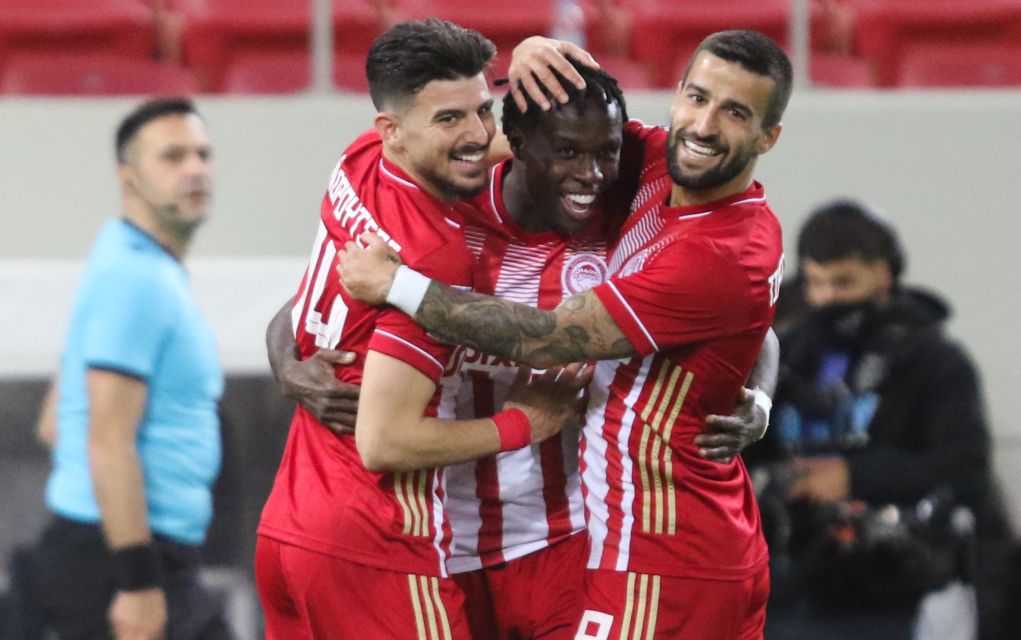 “Kαθάρισε” ο Μπρούμα για τον Ολυμπιακό, 2-0 την ΑΕΚ