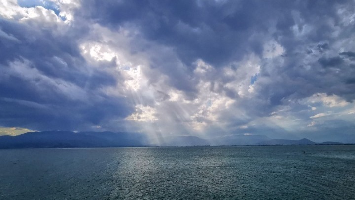 Ο καιρός σήμερα Παρασκευή – Αναμένονται βροχές και καταιγίδες