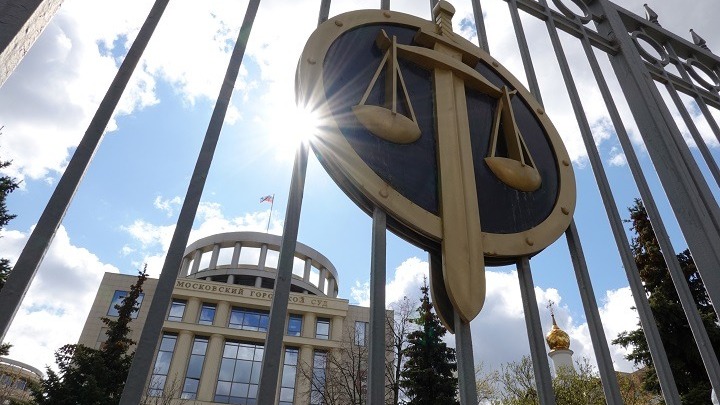 Μόσχα: Βαριές ποινές σε 5 πρώην αστυνομικούς που είχαν ενοχοποιήσει για διακίνηση ναρκωτικών το Ρώσο δημοσιογράφο Ιβάν Γκολουνόφ